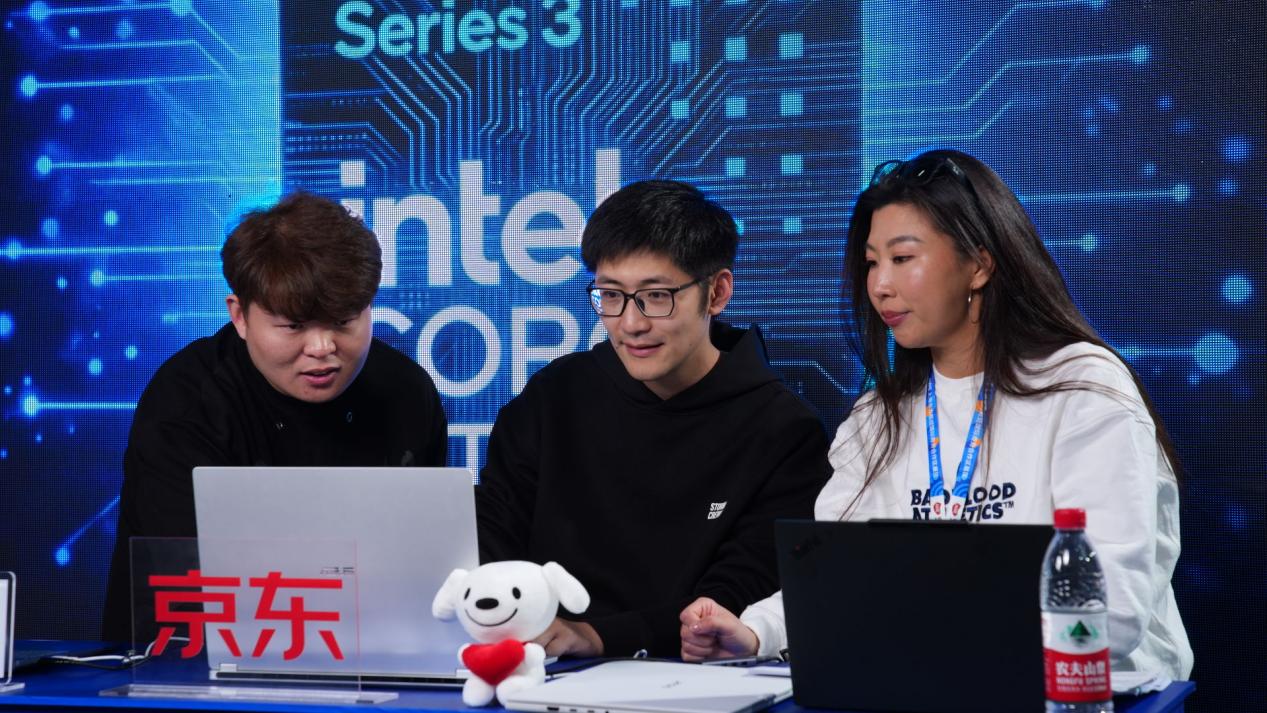 AWE�ڼ侩��Я��Intel�����롢���ˡ������Ʒ�Ʒ���ʮ���ذ�AI��Ʒ