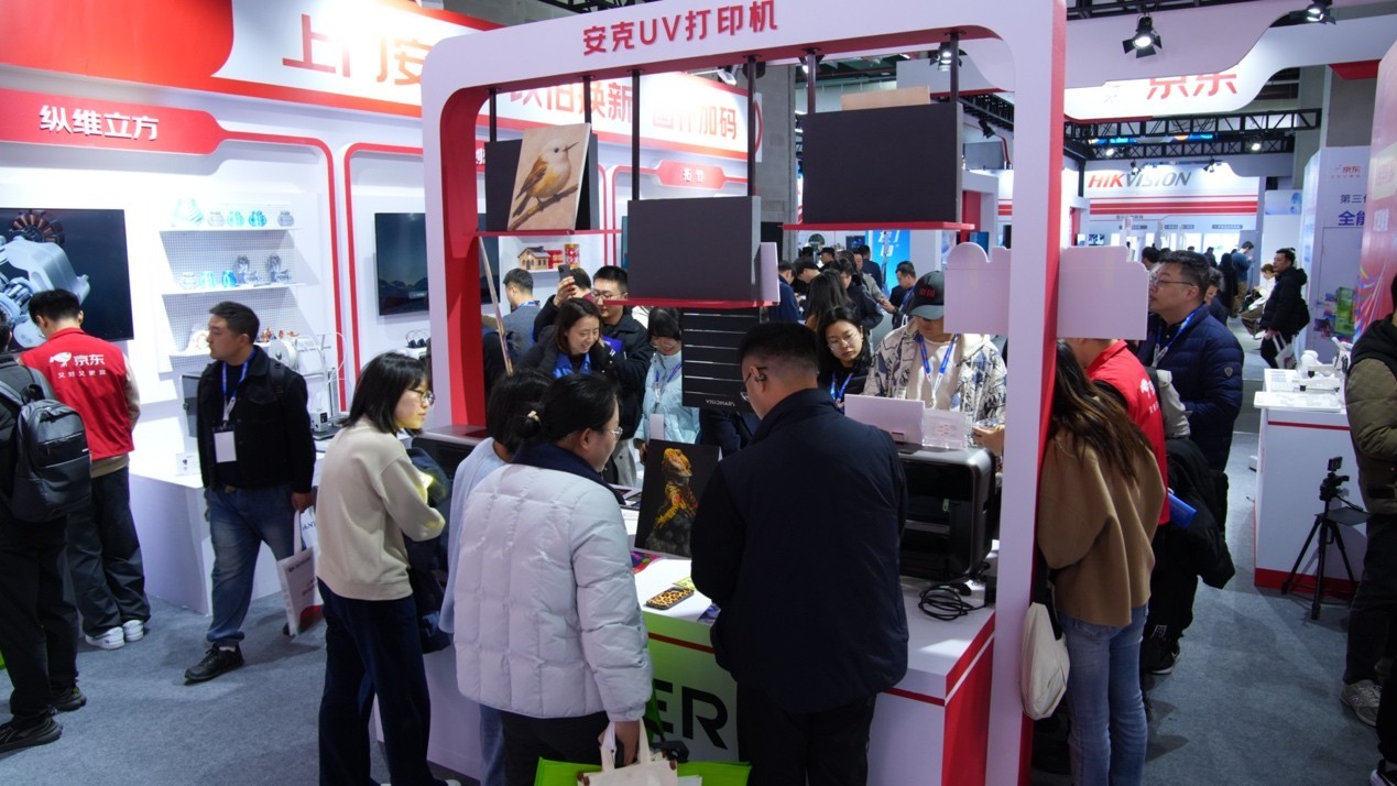 AWE�ڼ侩��Я��Intel�����롢���ˡ������Ʒ�Ʒ���ʮ���ذ�AI��Ʒ